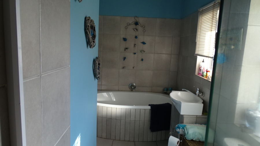 4 Bedroom Property for Sale in Kabeljauws Eastern Cape